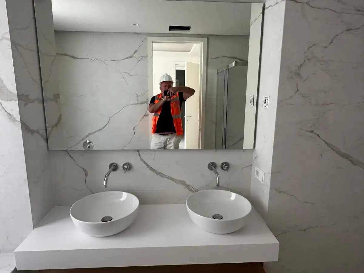 Bathroom of Flat for sale in Marbella  with Air Conditioner, Terrace and Internet
