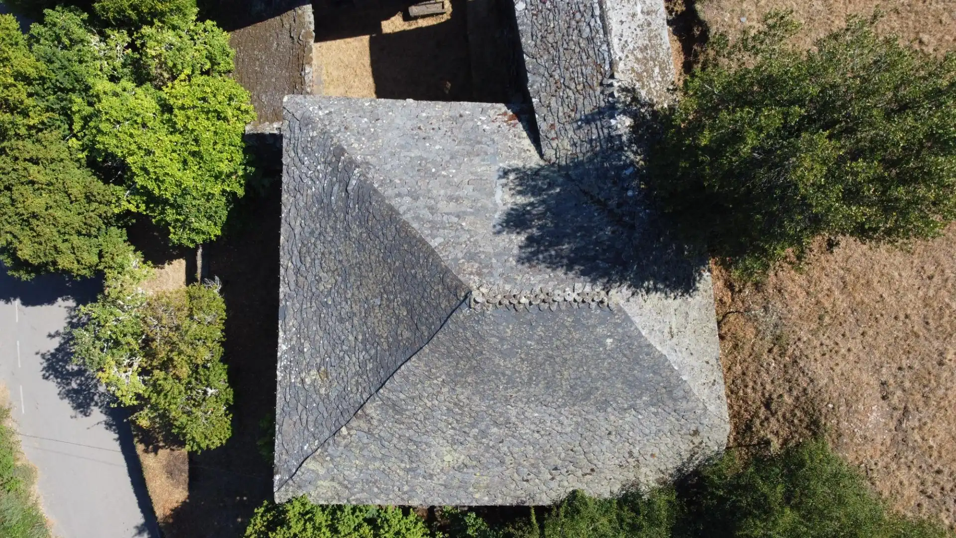 Vista exterior de Casa o xalet en venda en Allande amb Jardí privat i Balcó
