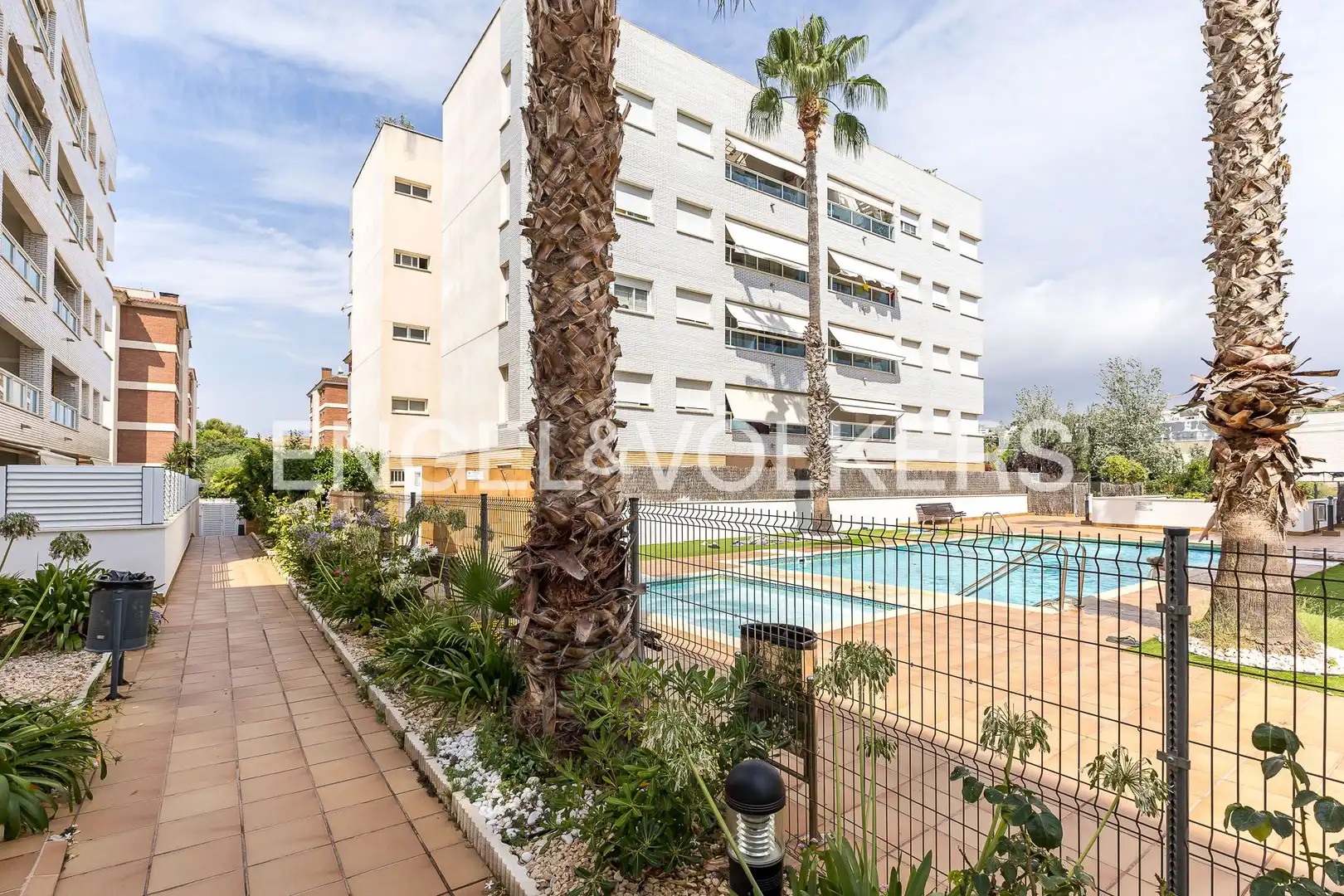 Vista exterior de Pis en venda en Calafell amb Calefacció, Terrassa i Piscina