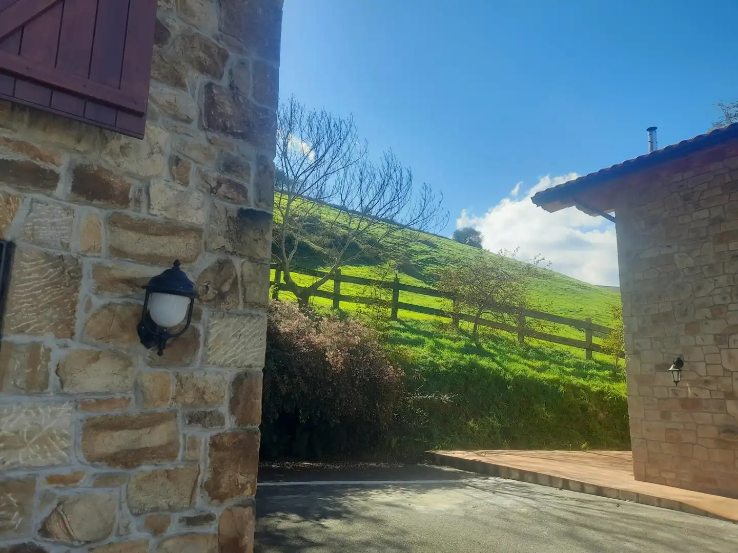 Vista exterior de Casa o xalet en venda en Villacarriedo amb Calefacció i Moblat