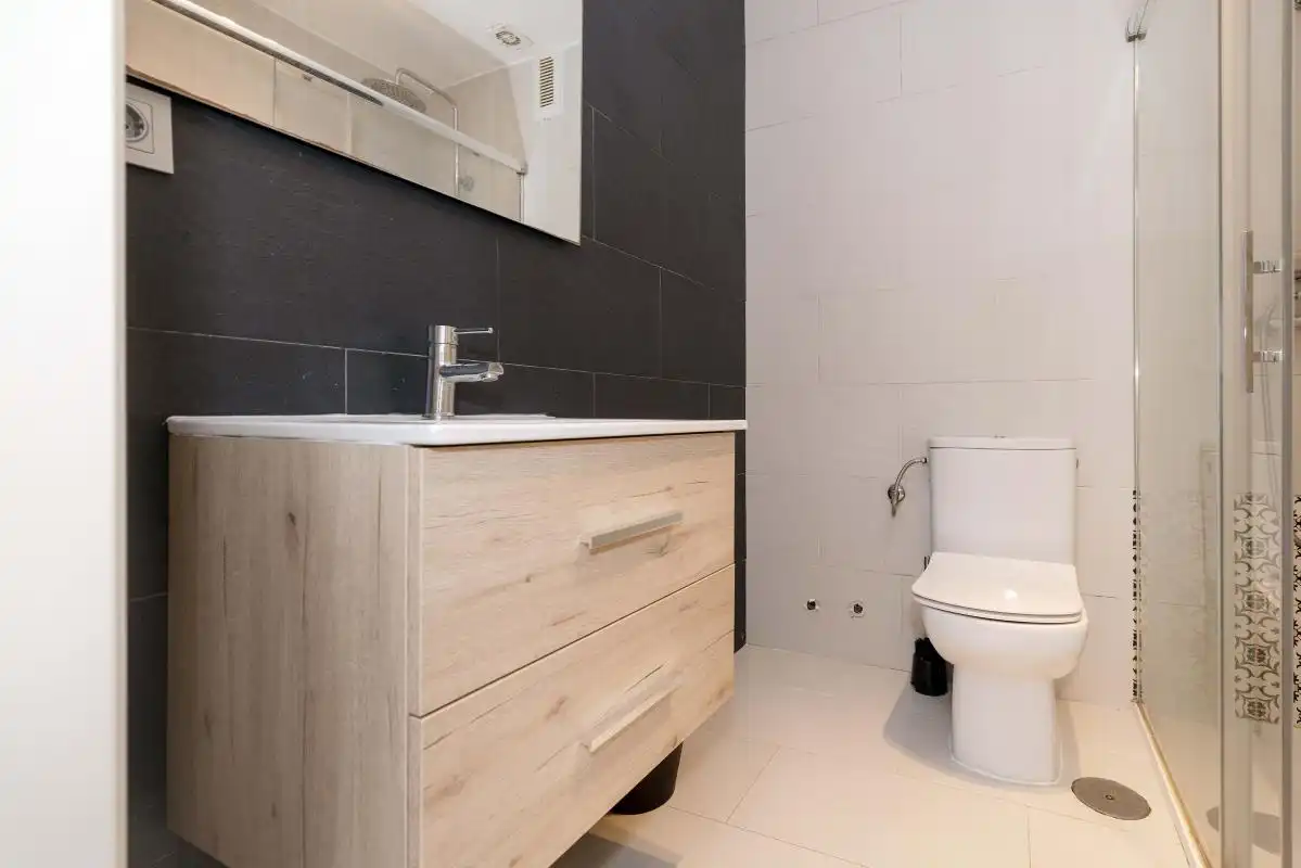 Baño de Casa adosada en venta en Valencina de la Concepción con Aire acondicionado, Calefacción y Terraza