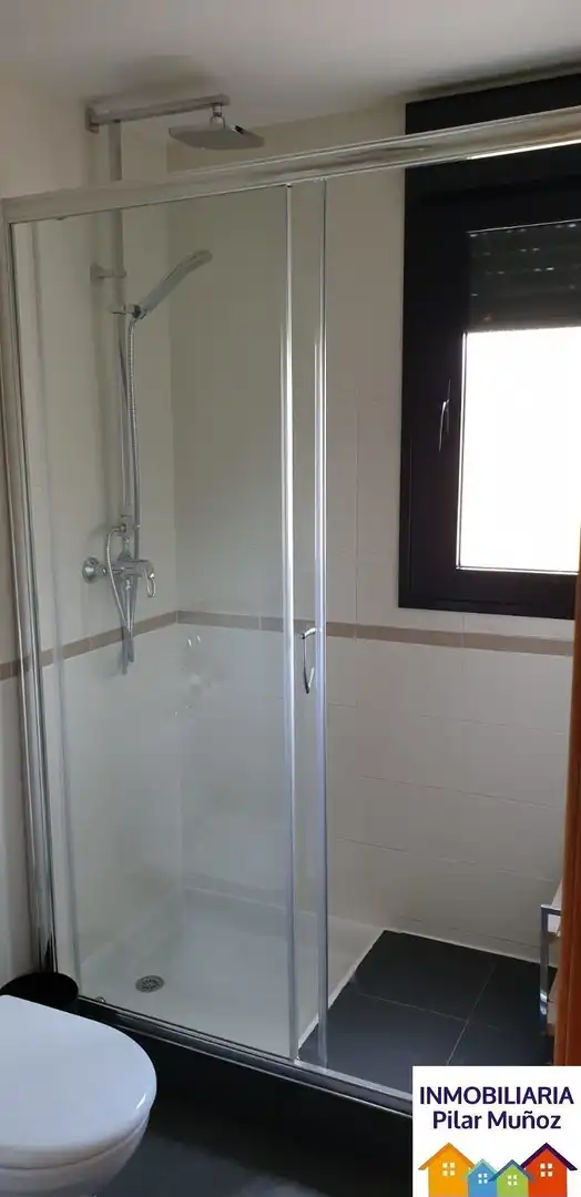 Baño de Piso de alquiler en Ávila con Calefacción, Terraza y Amueblado