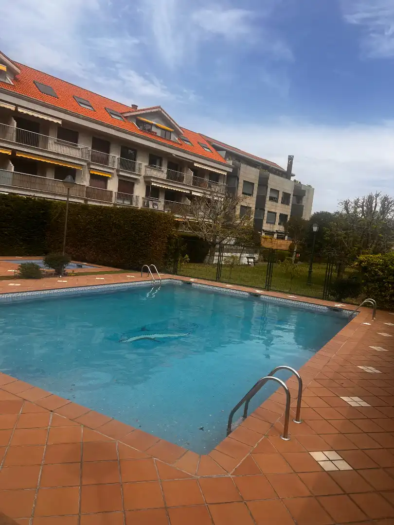 Piscina de Apartament en venda en Baiona amb Calefacció, Jardí privat i Parquet