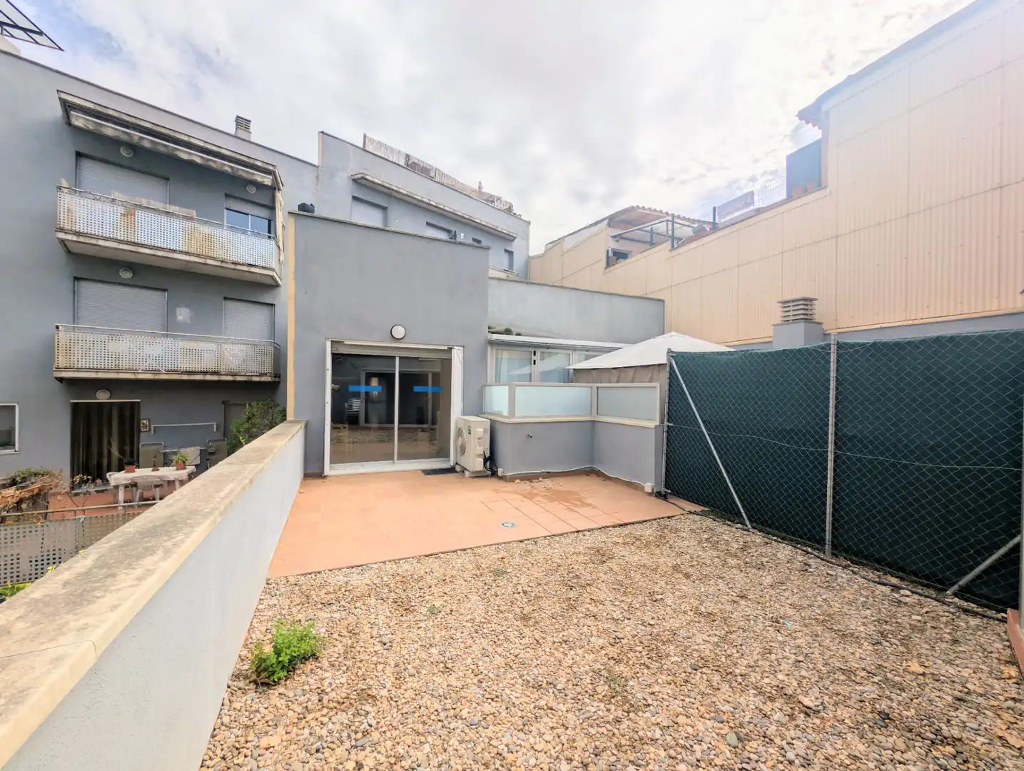 Vista exterior de Planta baja en venta en Terrassa con Aire acondicionado, Terraza y Amueblado