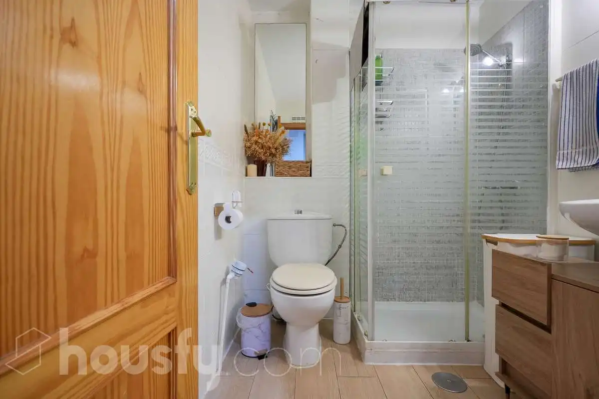 Bathroom of Flat for sale in Madrid  with Heating and Furnished