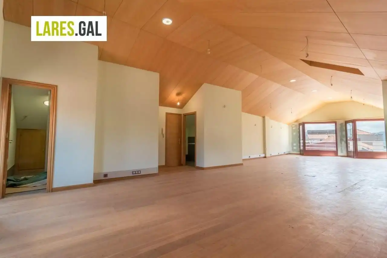Oficina en venta en Cangas  con Terraza