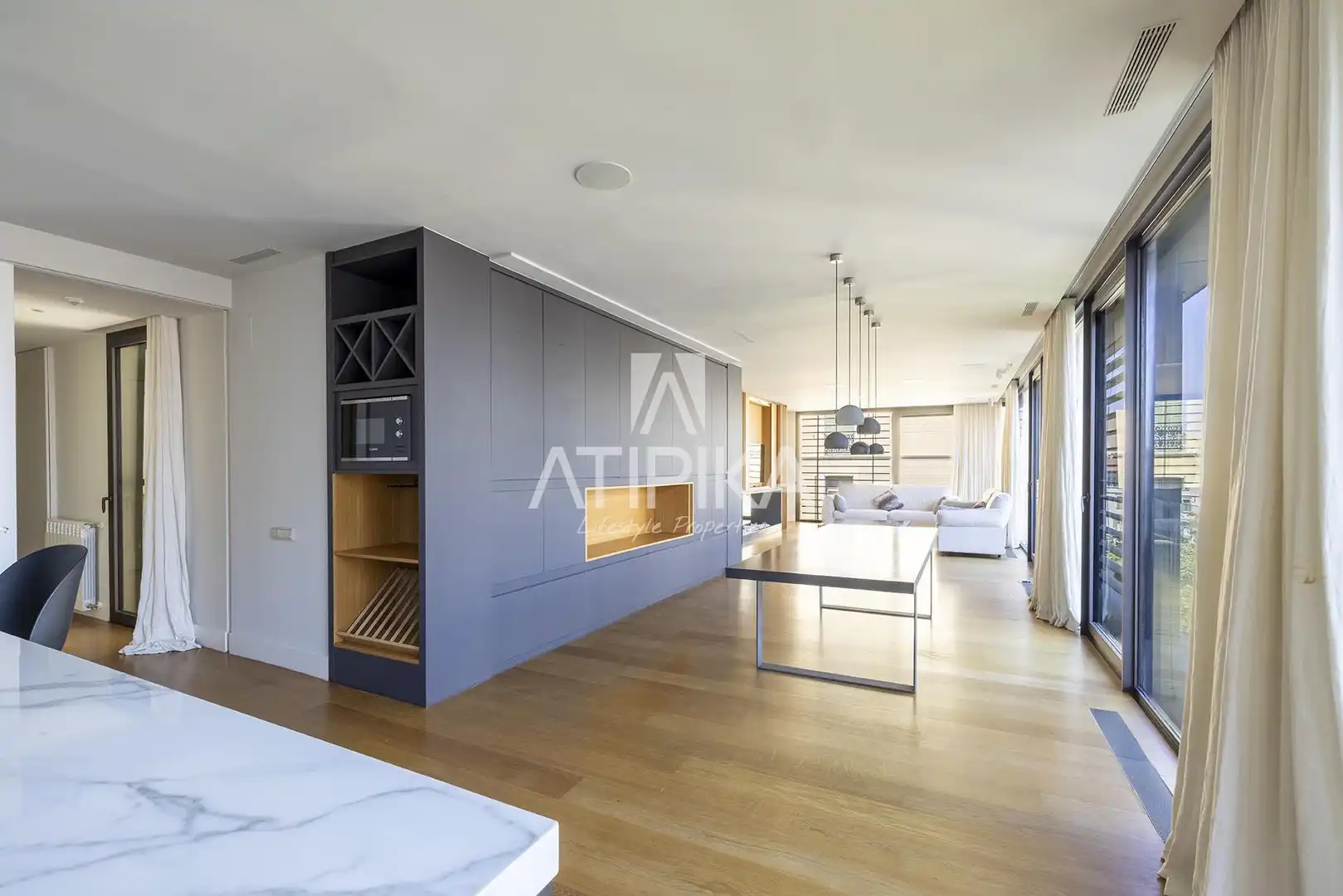 Wohnzimmer von Dachboden zur Miete in Barcelona mit Klimaanlage, Terrasse und Ofen