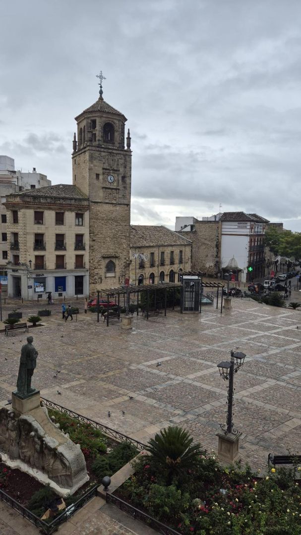 Vista exterior de Pis de lloguer en Úbeda amb Aire condicionat, Calefacció i Moblat