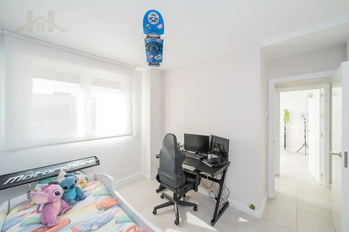 Casa adosada en venta en Avenida de la Armada Española, Cortijo Sur