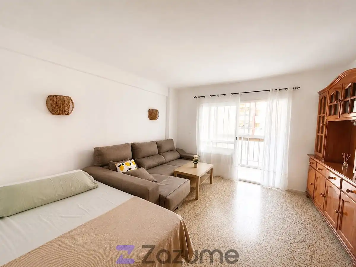 Habitación de Apartamento de alquiler en Vélez-Málaga con Terraza, Piscina y Amueblado