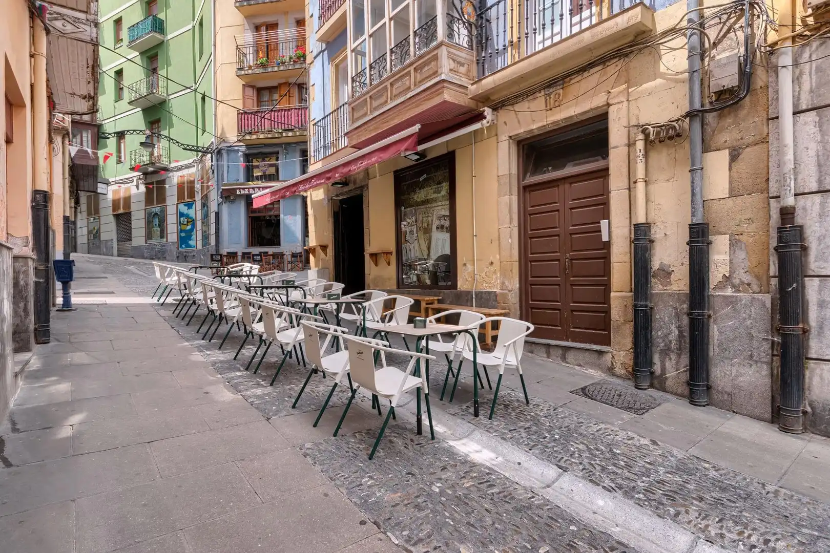 Vista exterior de Local en venda en Portugalete amb Terrassa i Moblat
