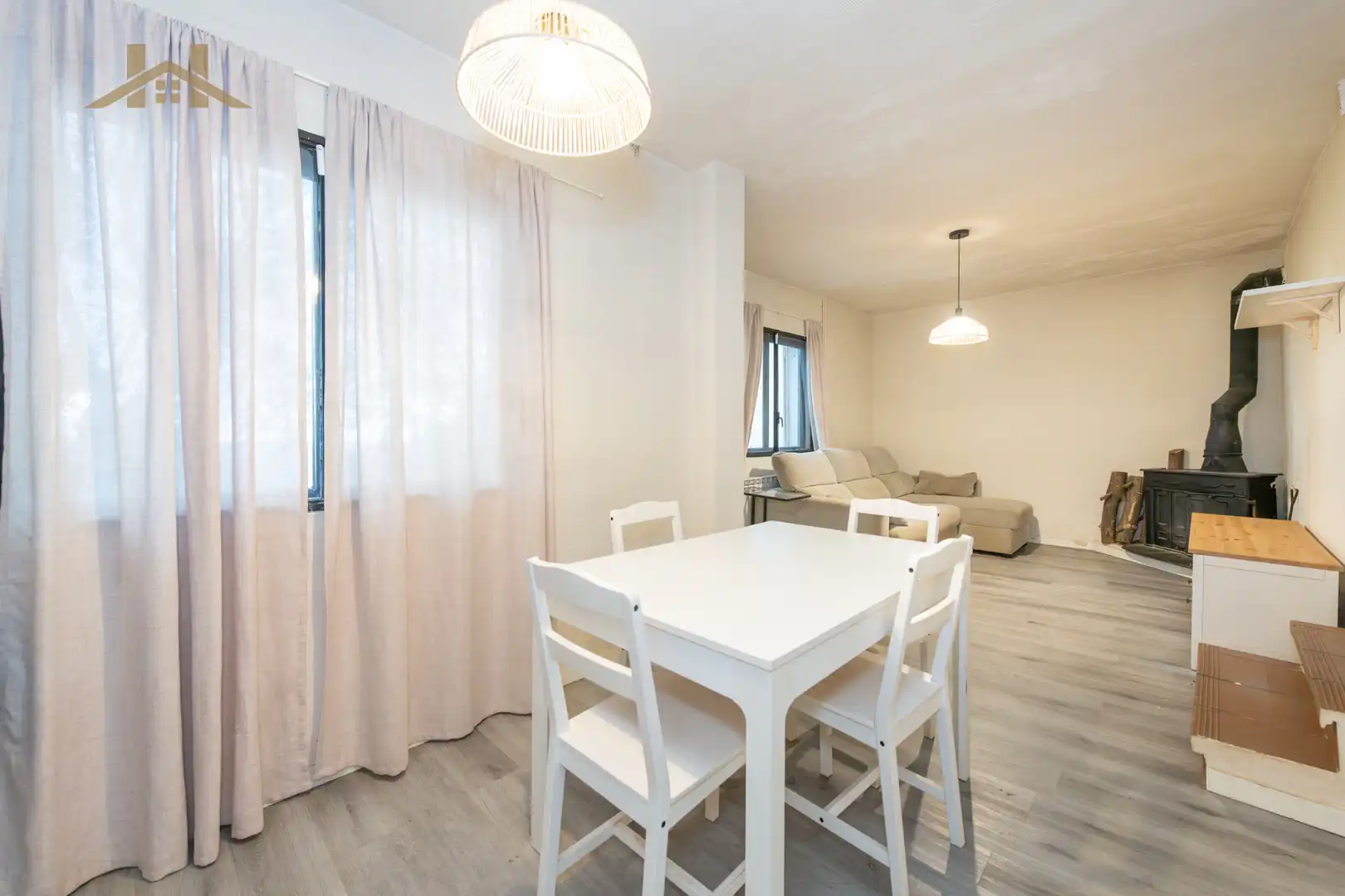 Comedor de Casa adosada en venta en Miraflores de la Sierra con Calefacción, Jardín privado y Trastero