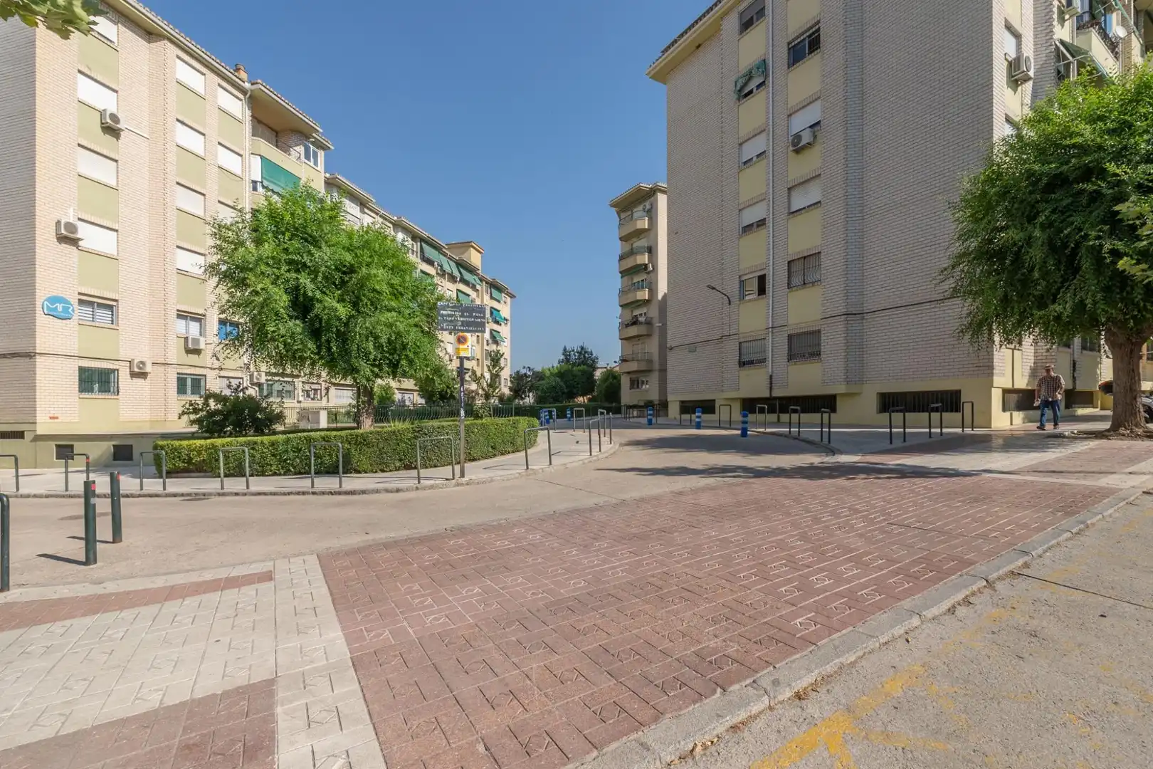 Exterior view of Flat for sale in Granada  with Air Conditioner, Terrace and Alarm