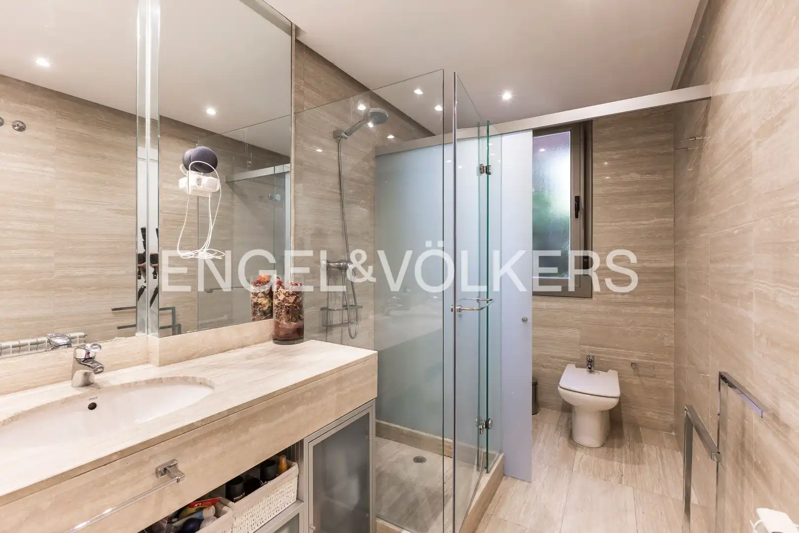 Bany de Apartament en venda en Madrid amb Aire condicionat, Calefacció i Jardí privat