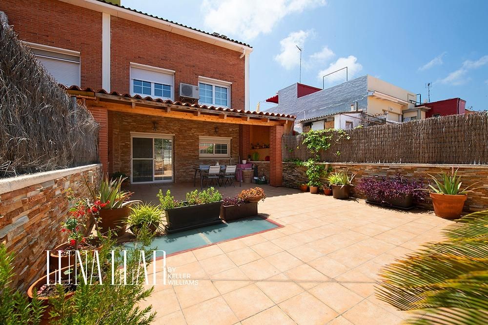 Jardí de Casa adosada en venda en Gavà amb Aire condicionat, Calefacció i Terrassa