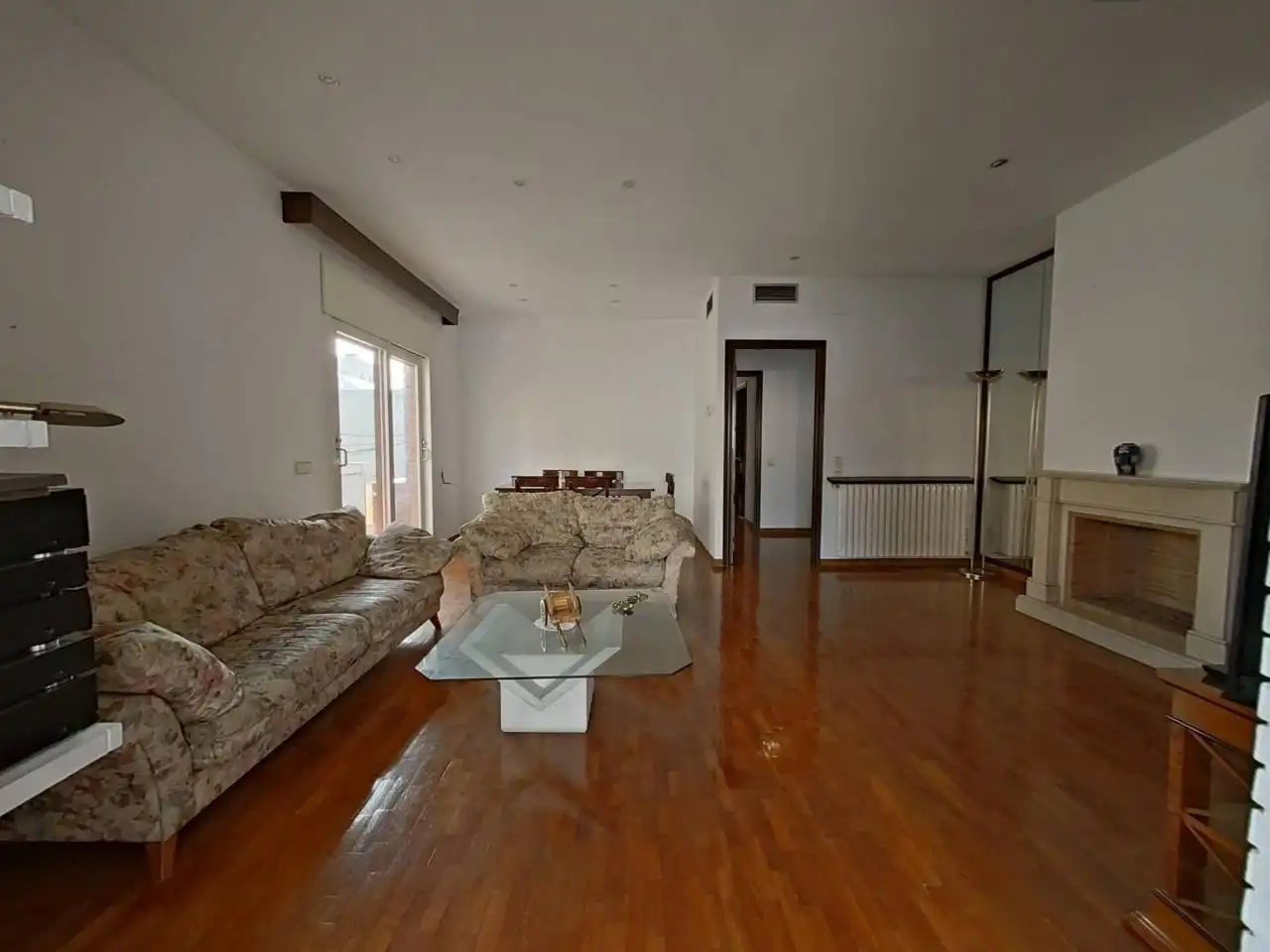 Sala d'estar de Casa adosada en venda en Centre