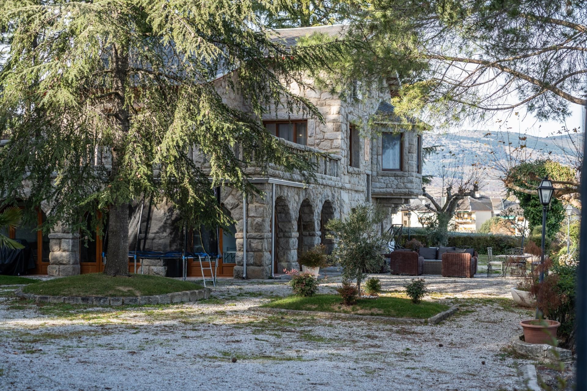 Vista exterior de Finca rústica en venda en Guadarrama amb Aire condicionat, Jardí privat i Terrassa