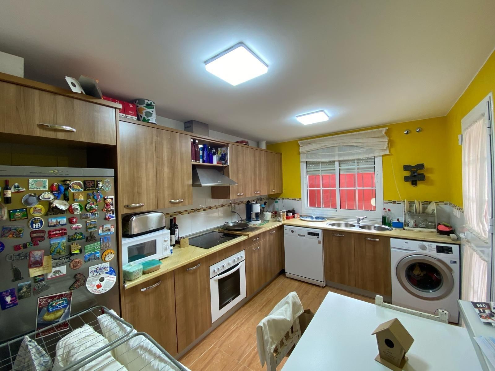 Cocina de Casa adosada en venta en Bollullos de la Mitación con Aire acondicionado, Terraza y Alarma