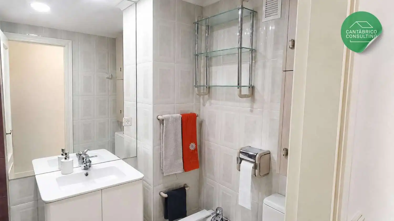 Bathroom of Flat for sale in Navia  with Heating, Terrace and Furnished