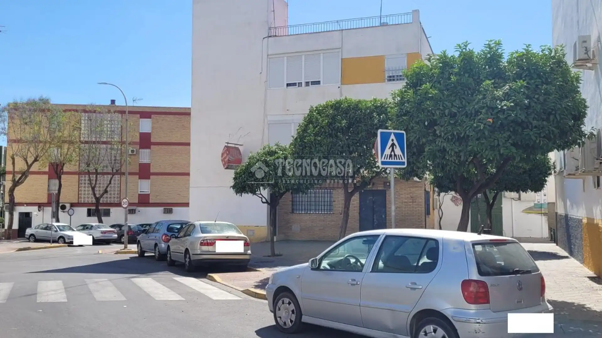 Vista exterior de Local en venta en Dos Hermanas con Aire acondicionado