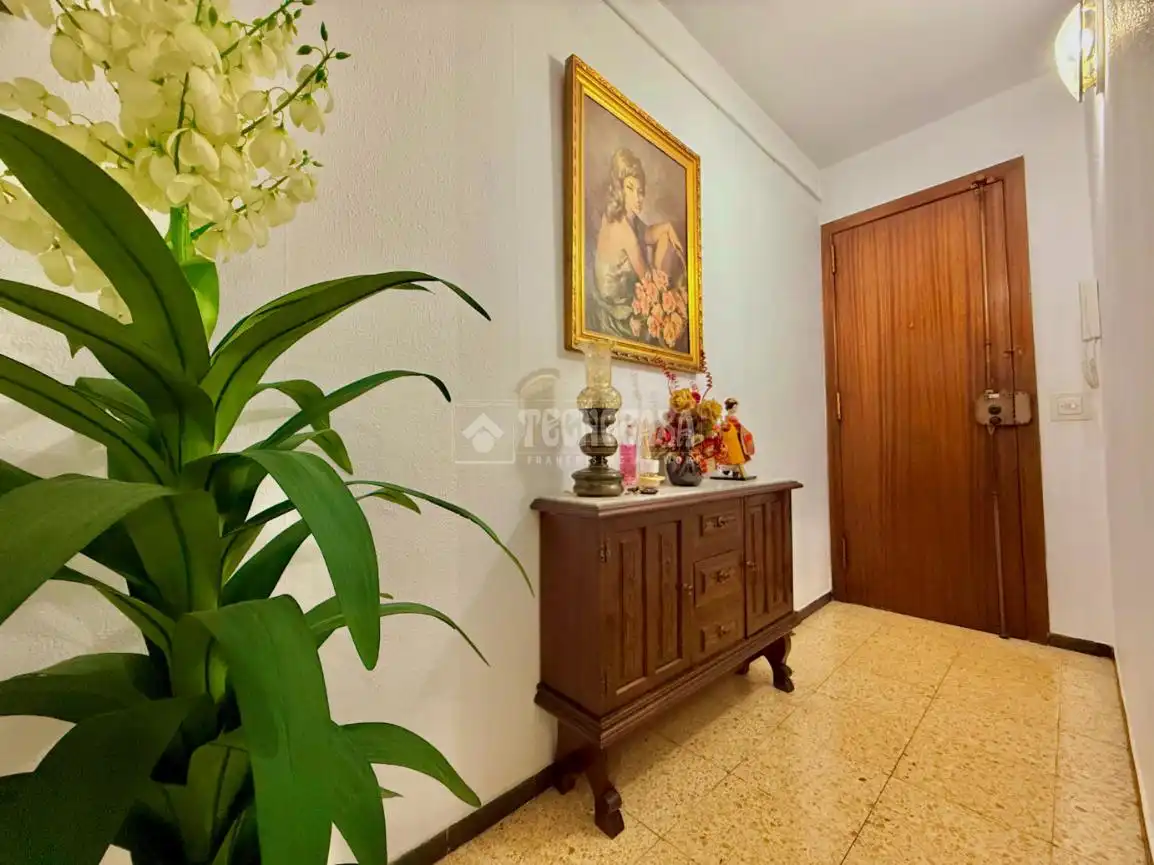 Piso en venta en Santa Coloma de Gramenet con Balcón