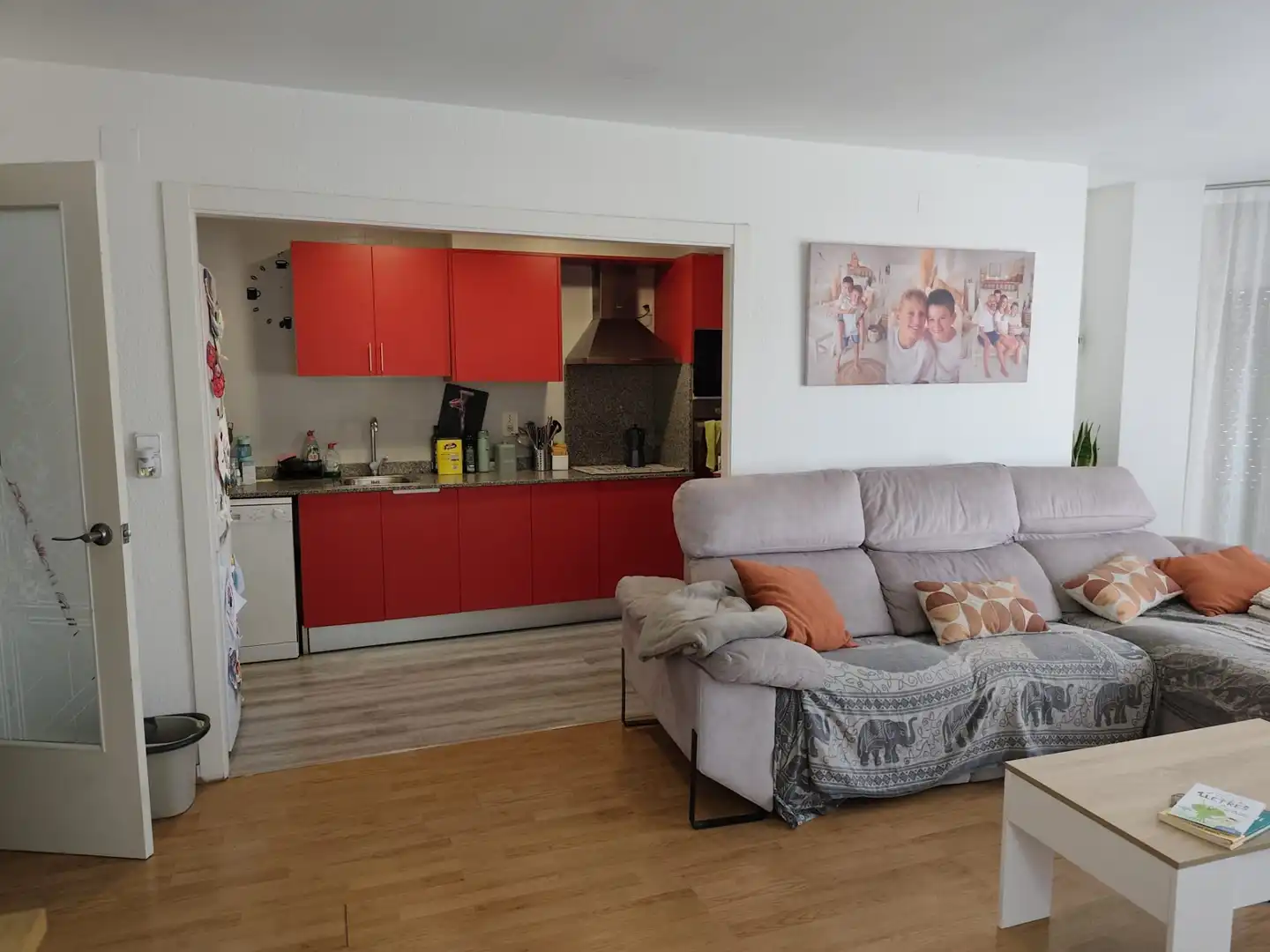 Sala de estar de Piso en venta en Torelló con Calefacción, Parquet y Horno
