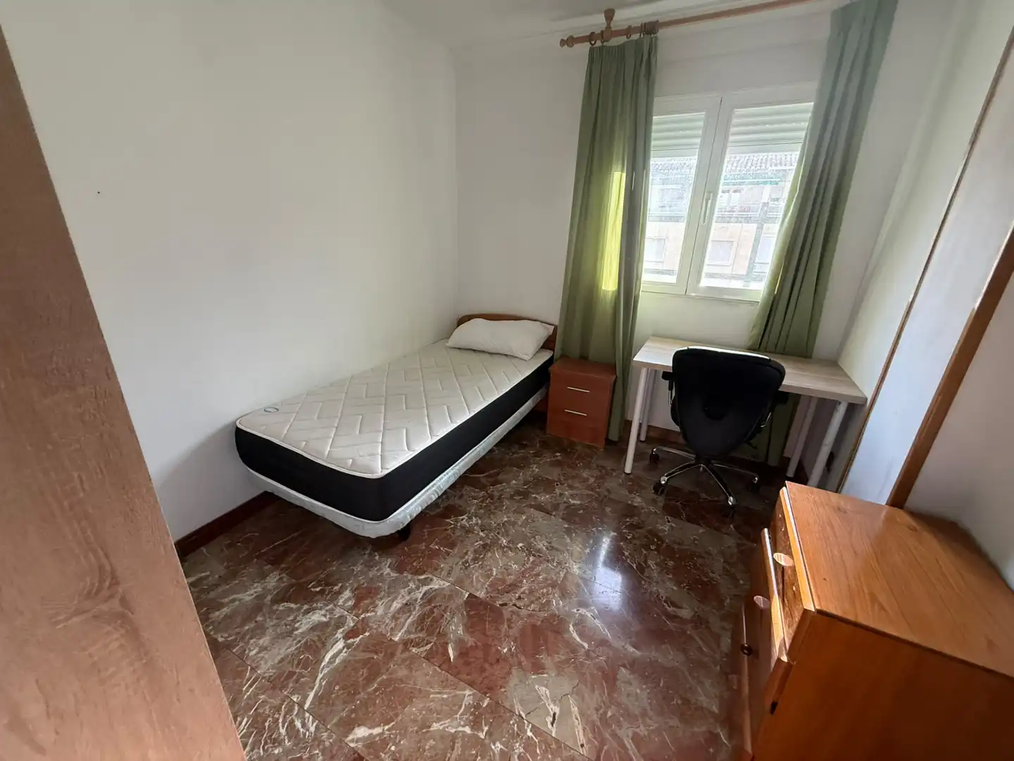 Schlafzimmer von Wohnung zur Miete in Granada mit Klimaanlage, Heizung und Möbliert