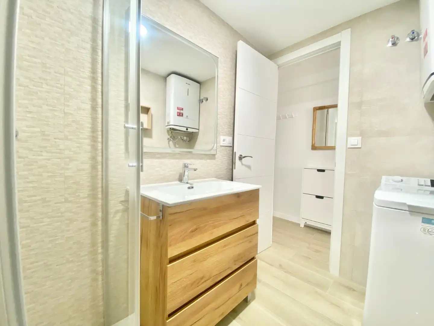Baño de Apartamento de alquiler en Benidorm con Aire acondicionado, Calefacción y Piscina