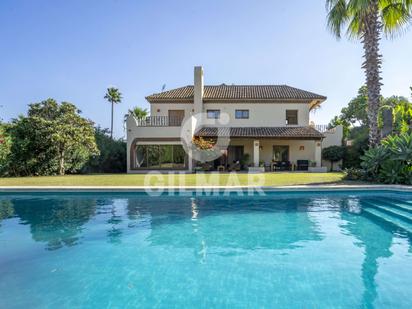 Jardí de Casa o xalet en venda en Sotogrande amb Aire condicionat, Terrassa i Piscina