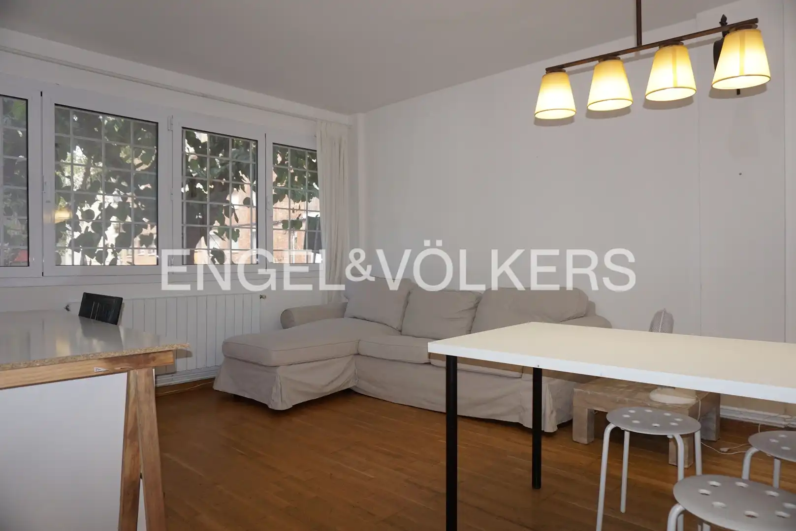 Living room of Apartments for rent in Sant Cugat del Vallès  with Heating, Parquet flooring and Balcony