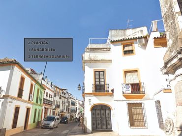 Casa con balcone in vendita a Calle LUCANO