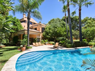 Casa con piscina en venta en Marbella Centro