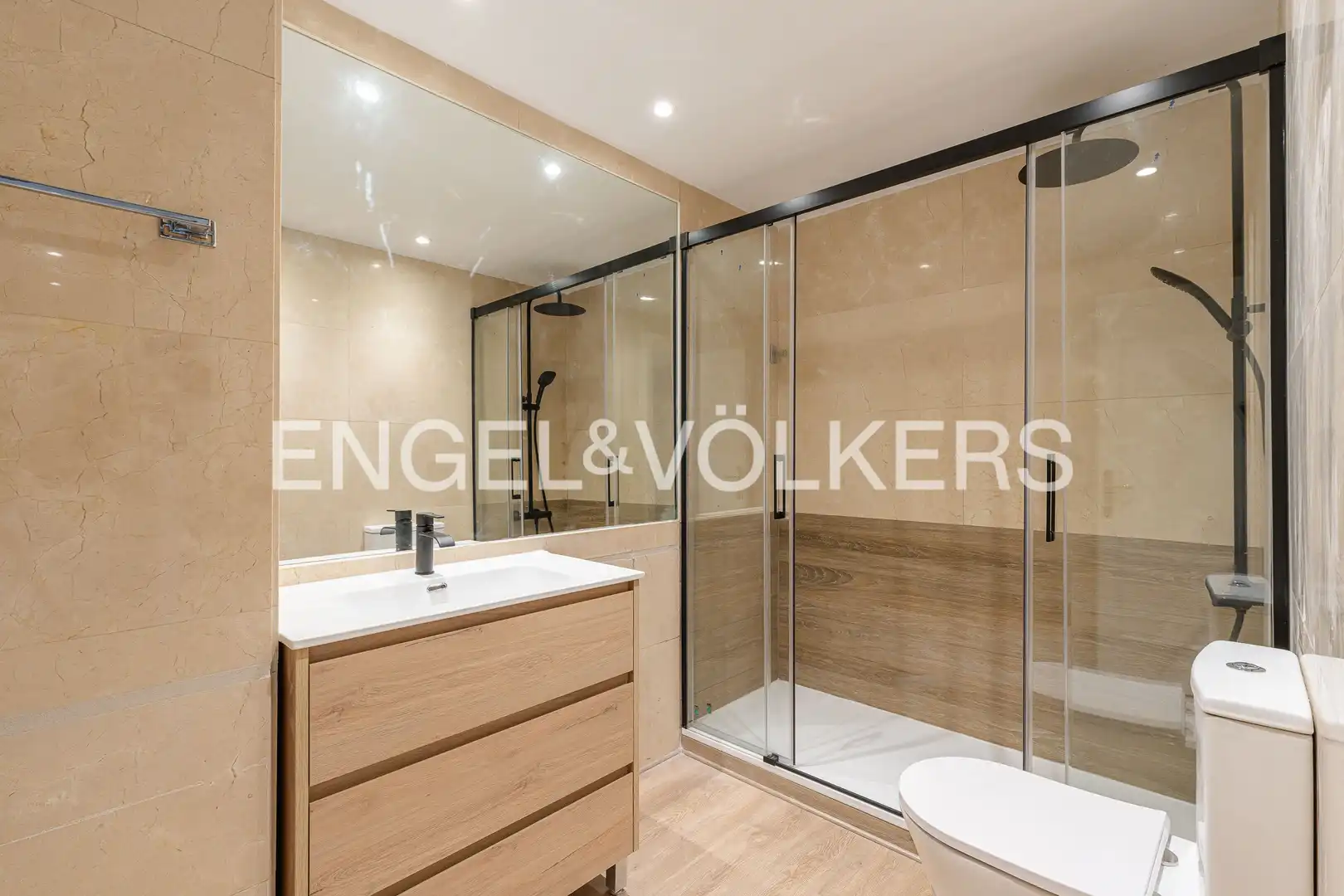 Baño de Piso de alquiler en Pozuelo de Alarcón con Aire acondicionado, Calefacción y Terraza