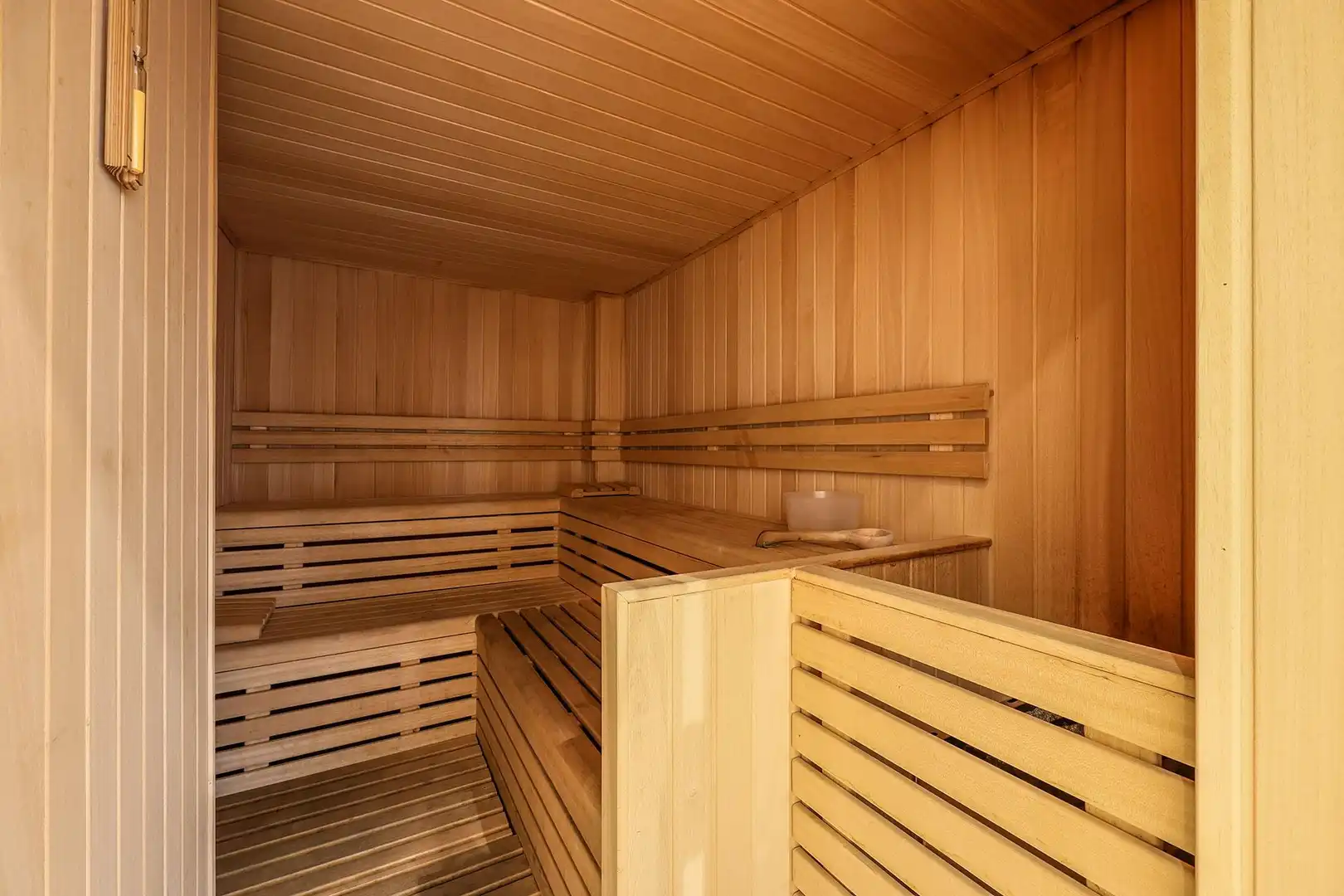 Habitación de Apartamento en venta en Madrid con Calefacción, Jardín privado y Piscina comunitaria