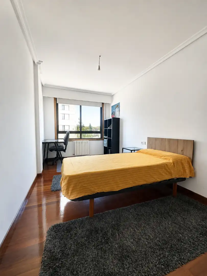 Habitación de Piso de alquiler en Ourense Capital  con Calefacción, Parquet y Trastero