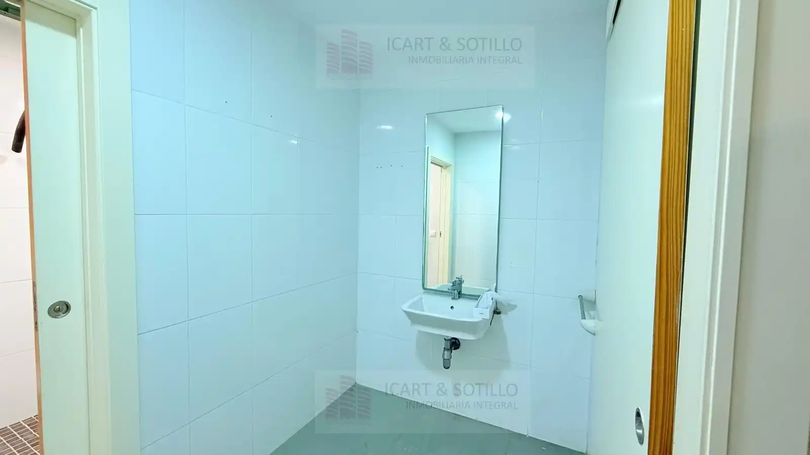 Baño de Local de alquiler en Vinaròs con Aire acondicionado
