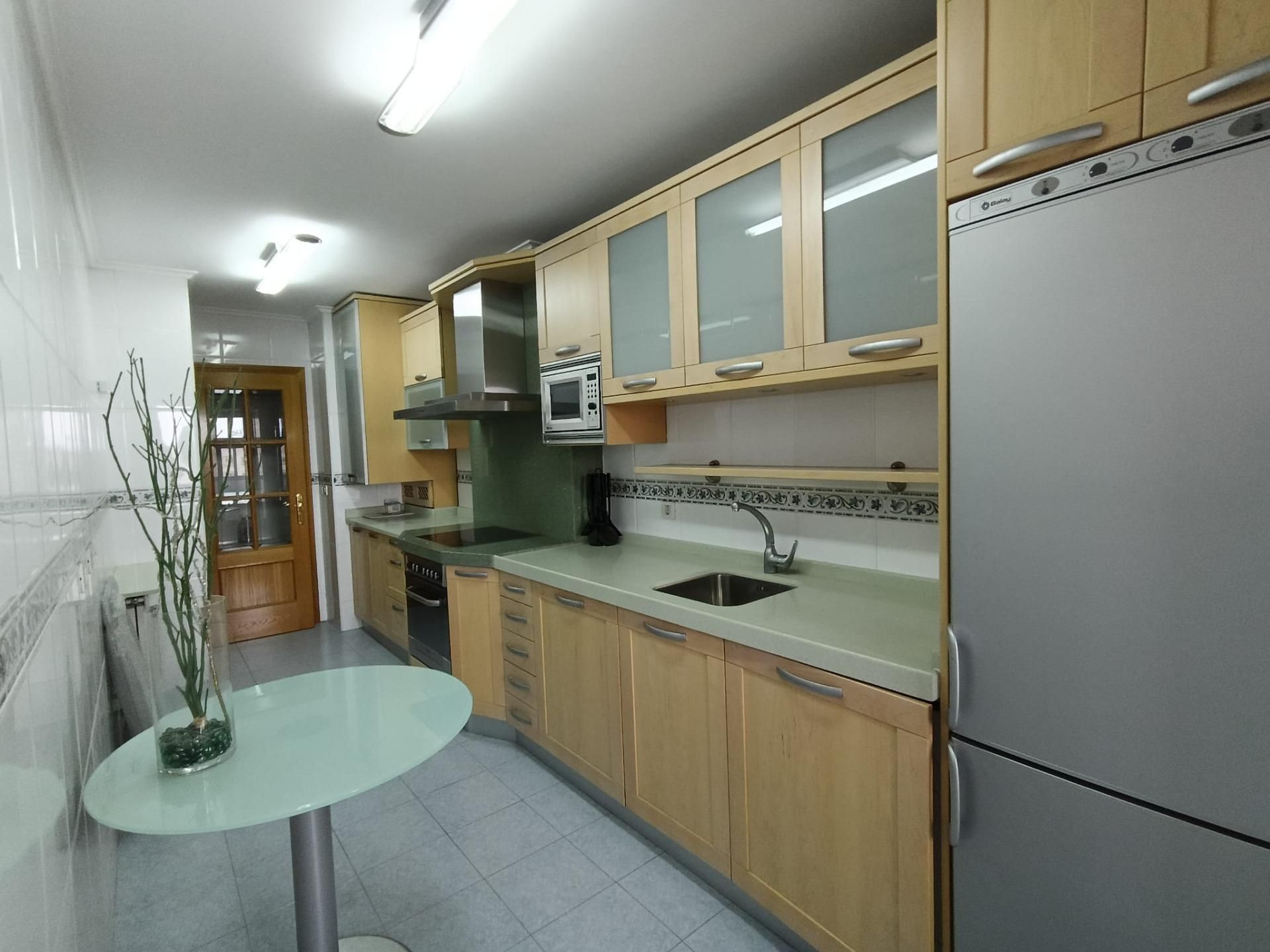 Cocina de Apartamento de alquiler en Burgos Capital con Calefacción