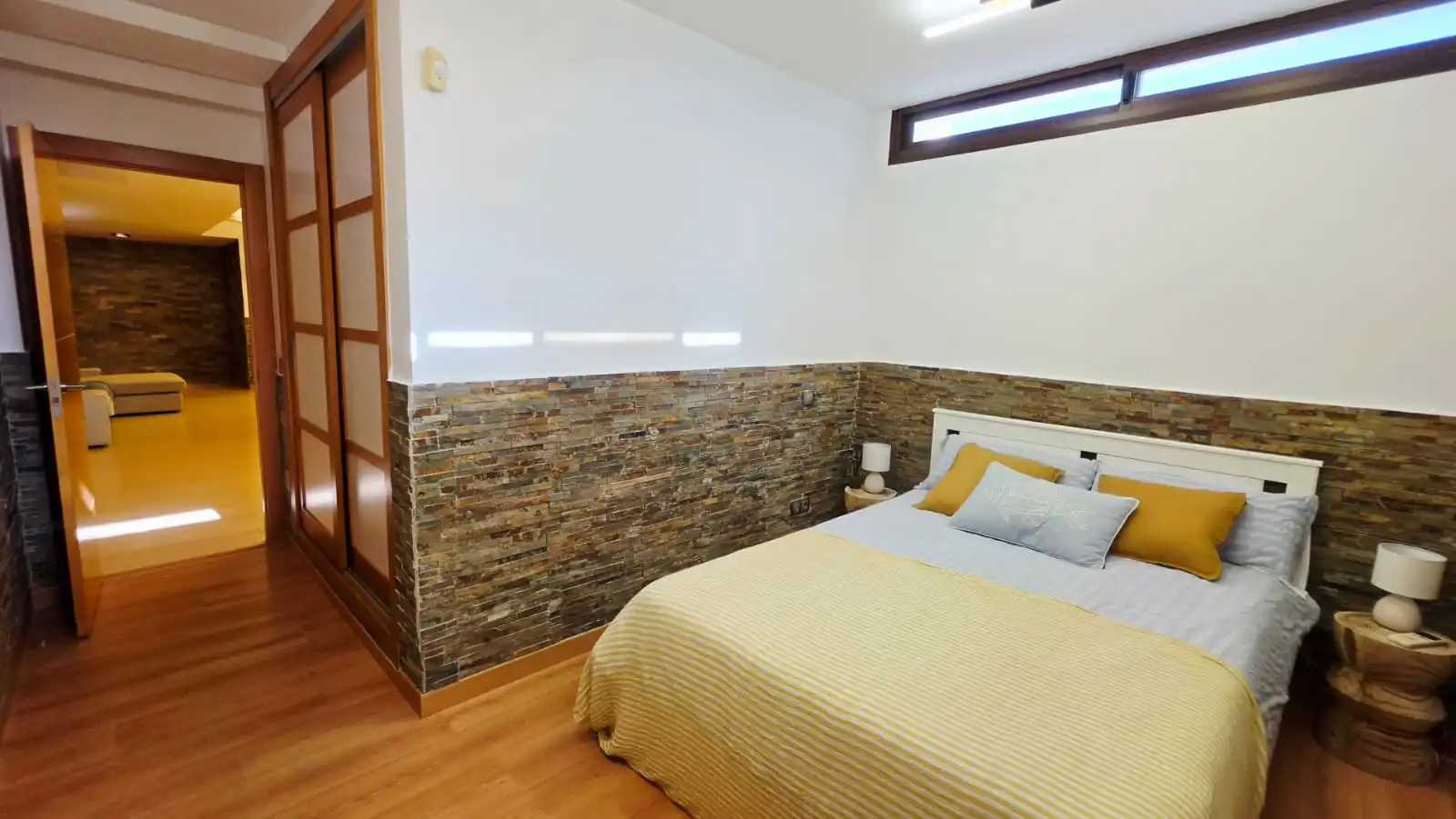 Dormitori de Casa o xalet en venda en Fuengirola amb Aire condicionat, Jardí privat i Terrassa