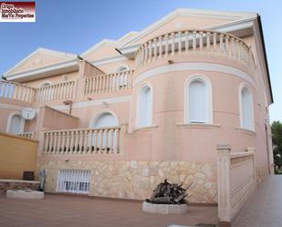 Vista exterior de Casa o xalet en venda en Benidorm amb Jardí privat, Terrassa i Piscina