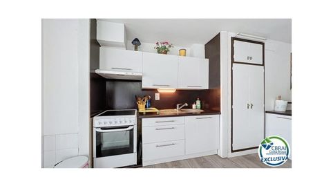 Foto 3 de Piso en venta en Calle de P Calderon de la Barca, 6, Salatar, Roses