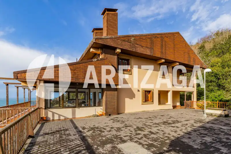 Vista exterior de Piso en venta en Donostia - San Sebastián  con Calefacción, Terraza y Trastero