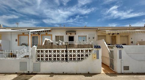 Encantador bungalow de 2 dormitorios en una ubicacioacuten muy solicitadaEste encantador bungalow de 2 dormitorios y 1 bantildeo s