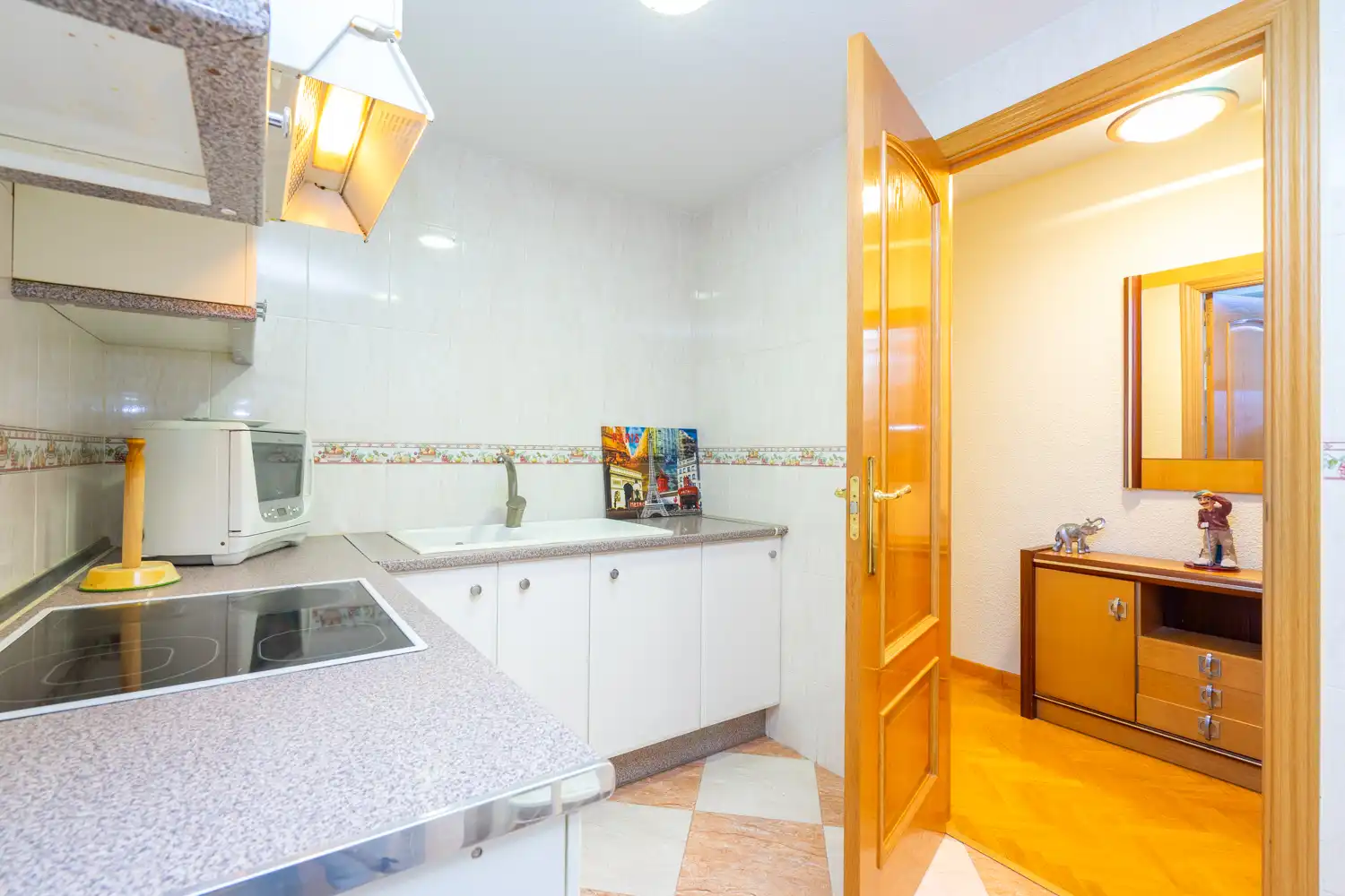 Cocina de Piso en venta en Móstoles con Calefacción, Terraza y Piscina comunitaria