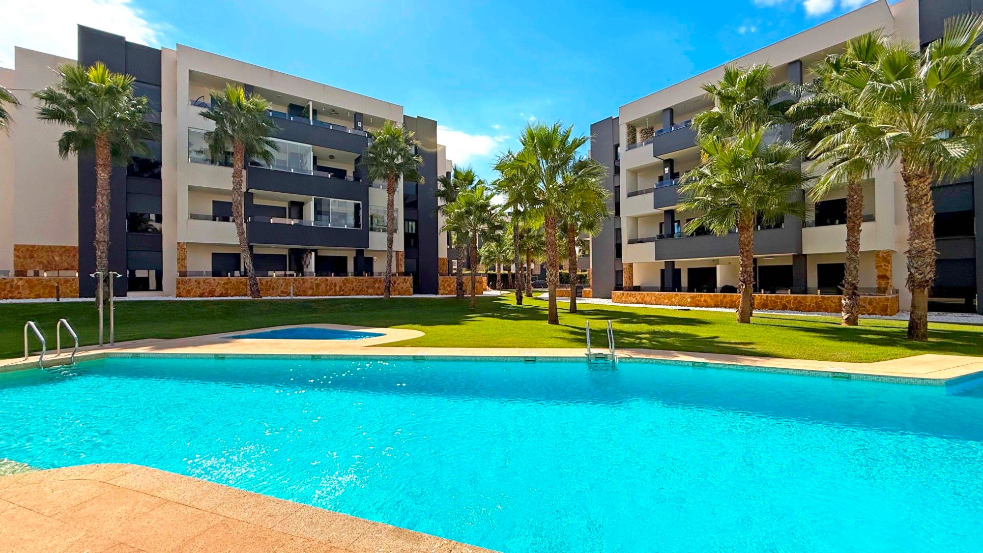 Swimming pool of Planta baja for sale in Orihuela  with Air Conditioner, Terrace and Storage room