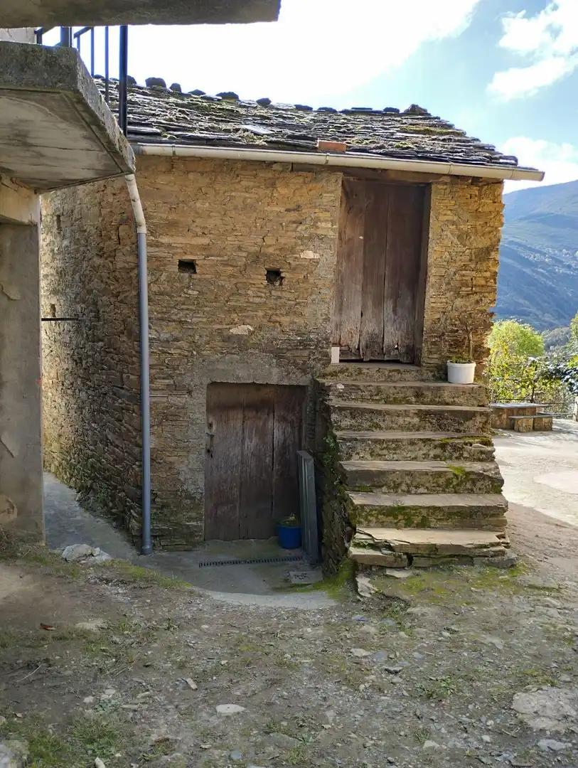 Außenansicht von Haus oder Chalet zum Verkauf in Vega de Valcarce mit Privatgarten und Möbliert