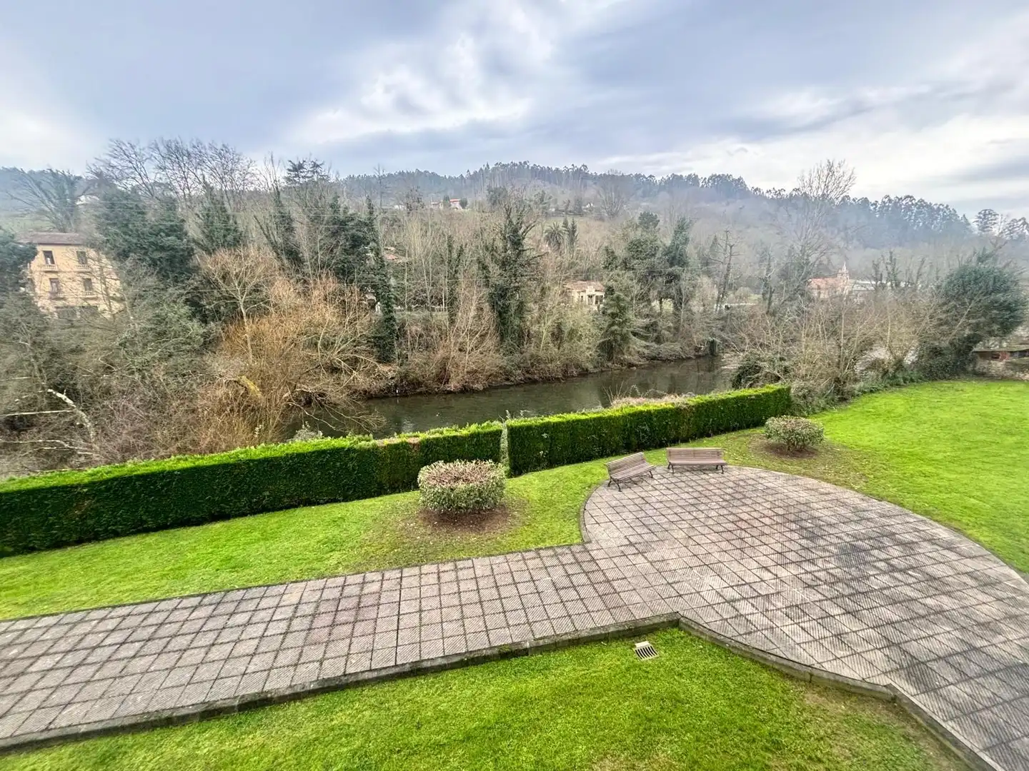 Jardín de Piso en venta en Oviedo  con Calefacción, Parquet y Trastero