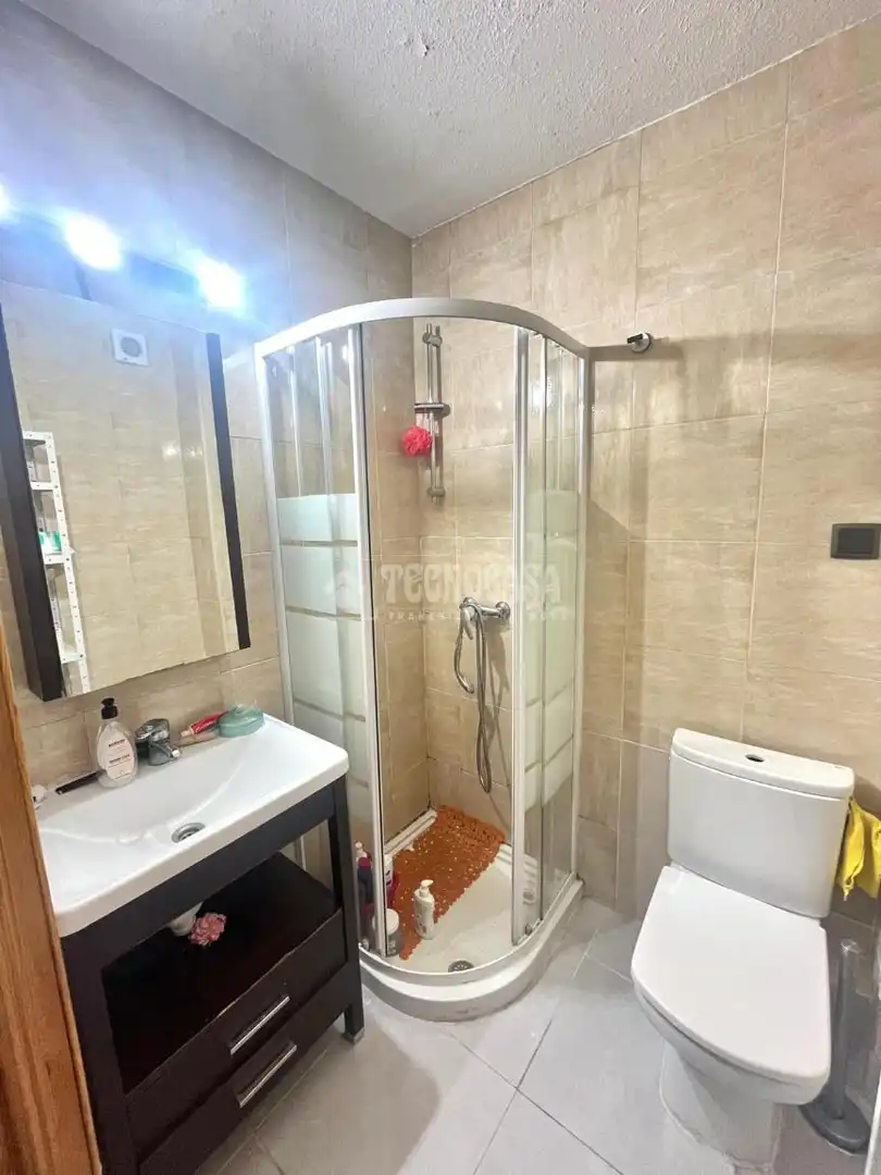Bathroom of Flat for sale in Madrid  with Heating