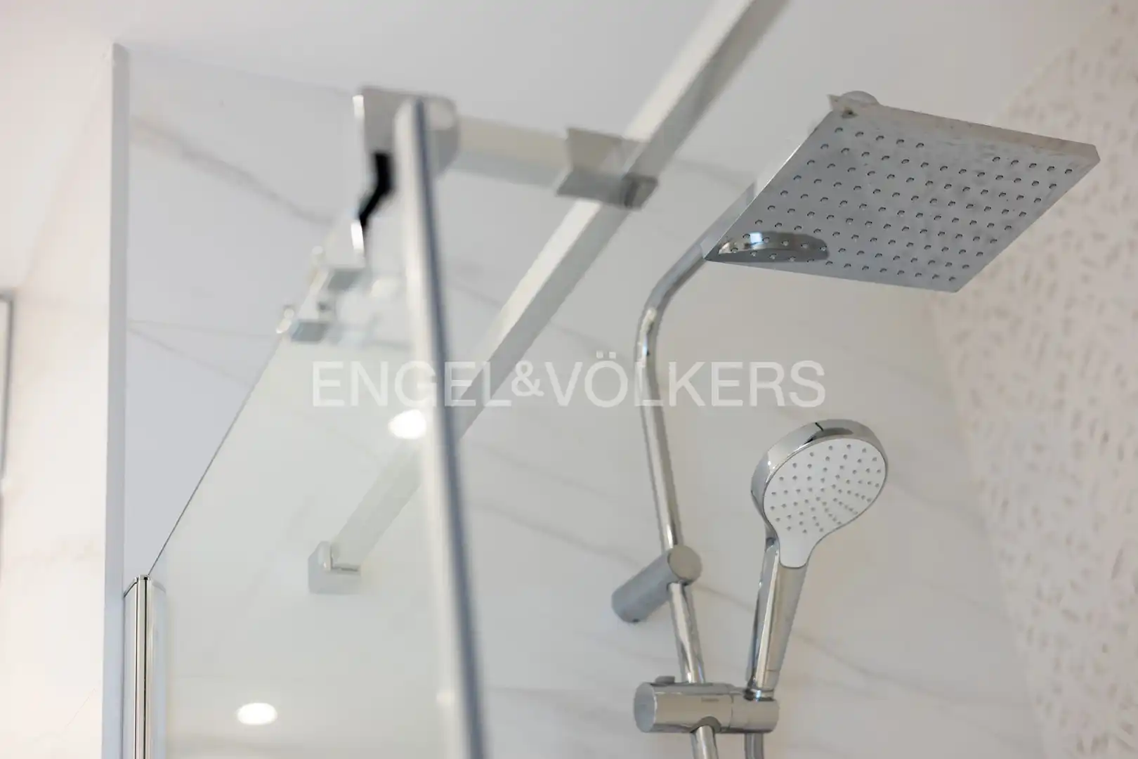 Bathroom of Attic for sale in Chipiona  with Air Conditioner, Heating and Terrace