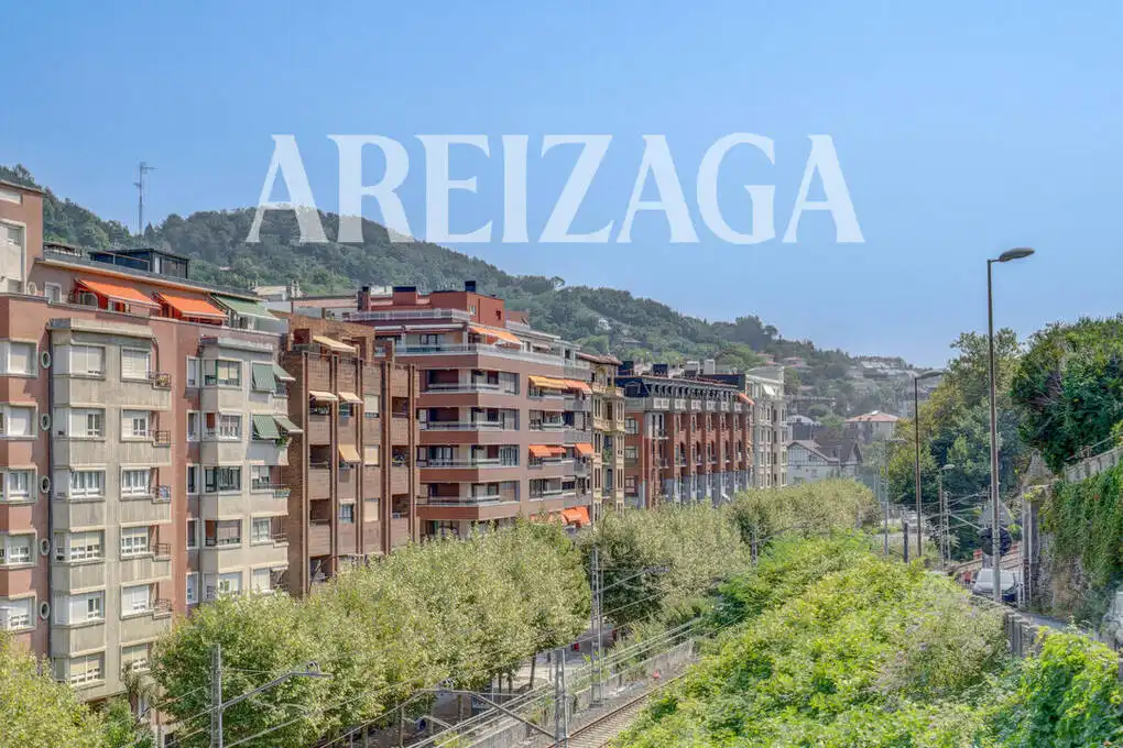 Vista exterior de Pis en venda en Donostia - San Sebastián  amb Aire condicionat, Calefacció i Terrassa