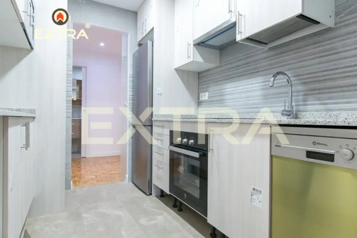Cocina de Piso de alquiler en  Madrid Capital con Parquet y Terraza